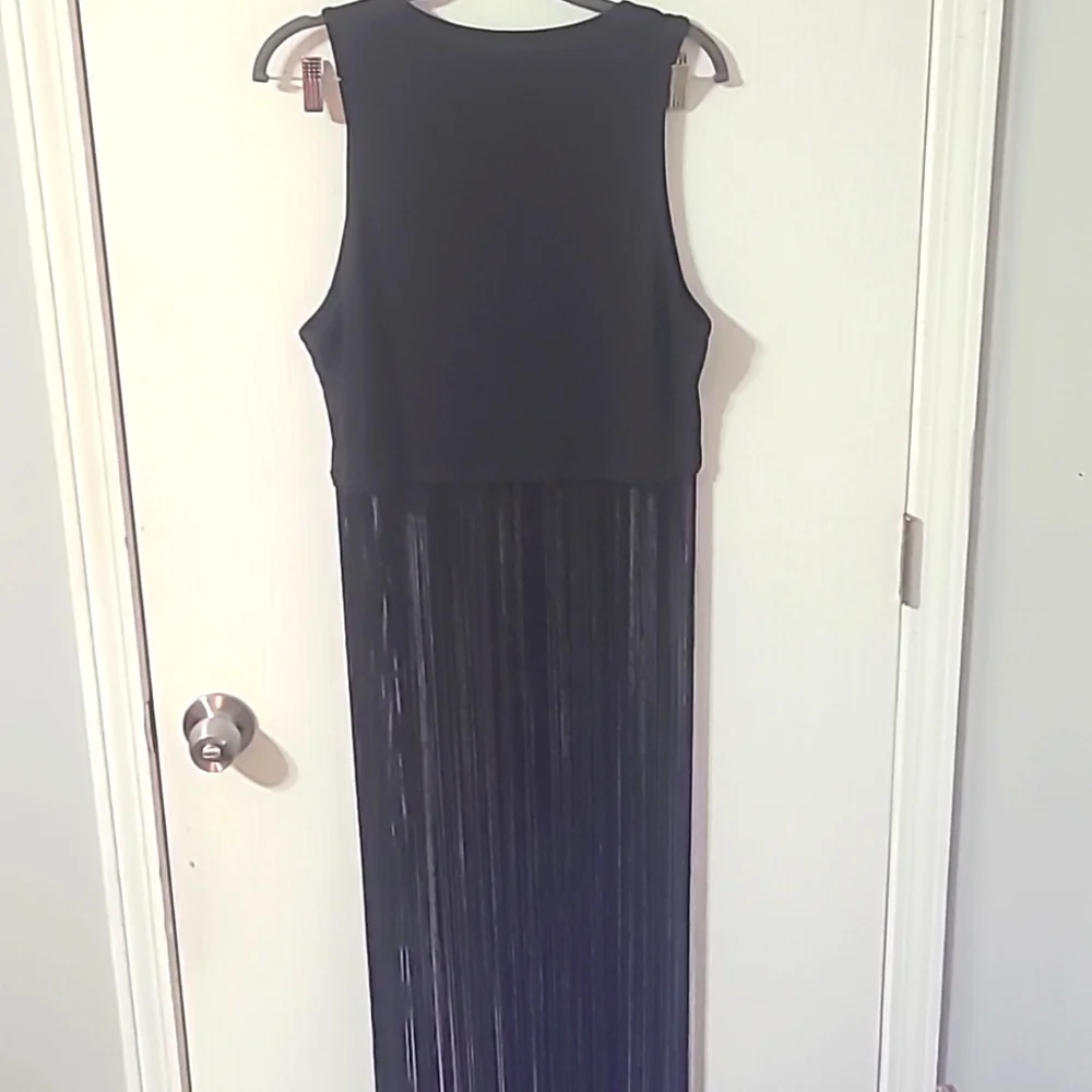 Woman's Xl Sleeveless Round Neck Long Fringe Hem Slim Fit Tank Top - Picture 4 of 4